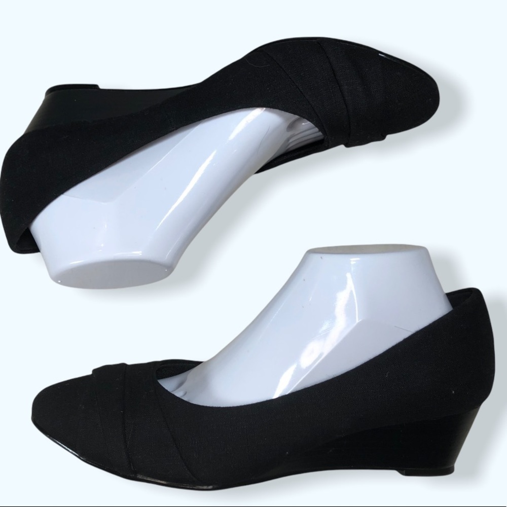 Kelly & Katie Classic Black Wedges Sz 10
